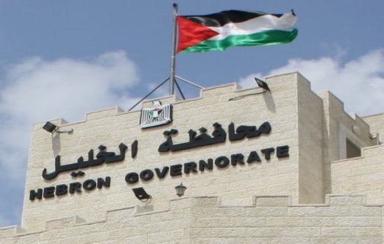 توزيع مكرمة رئاسية على المواطنين جنوب الخليل