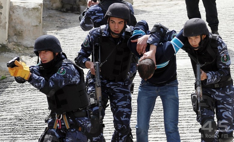 إلقاء القبض على 3 أشخاص من أخطر المطلوبين بالخليل