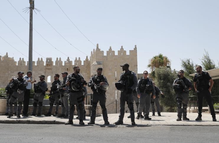 واللا: السلطة وإسرائيل تقومان بمساعي لتهدئة الوضع على الأرض