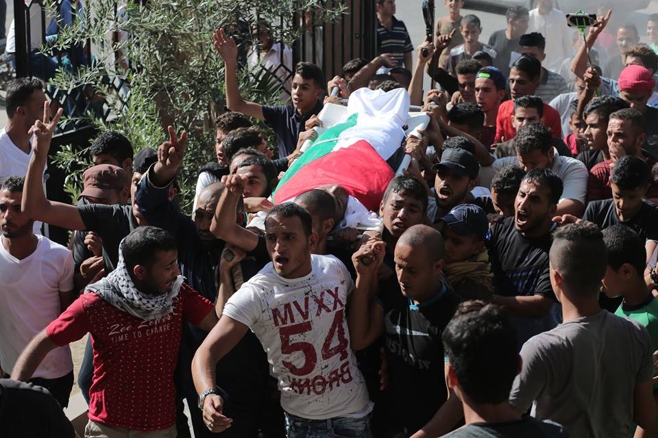 أهالي طولكرم يُشيّعون جثمان الشهيد نزار أبو زينة