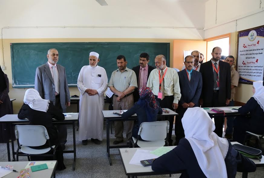 التعليم بغزة يُشيد بانتظام سير امتحانات الثانوية العامة
