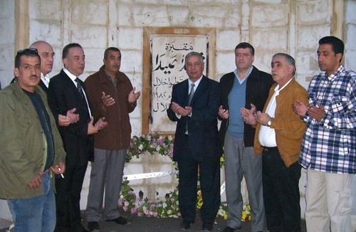 حركة فتح بلبنان تضع أكاليل زهور على أضرحة الشهداء