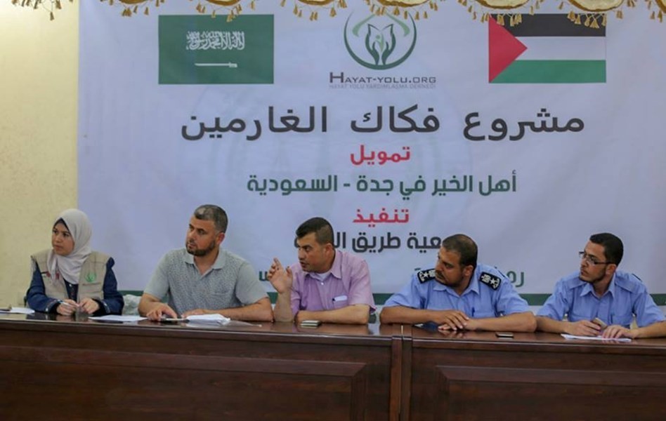 بالصور: داخلية غزة تفرج عن "70" نزيلًا من الغارمين