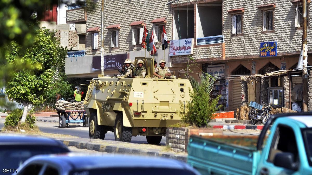 مقتل جندي مصري في هجوم على مدرعة للشرطة بشمال سيناء