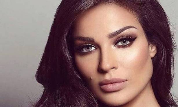 بالصورة.. نادين نجيم باطلالة ساحرة مع ابنتها !!