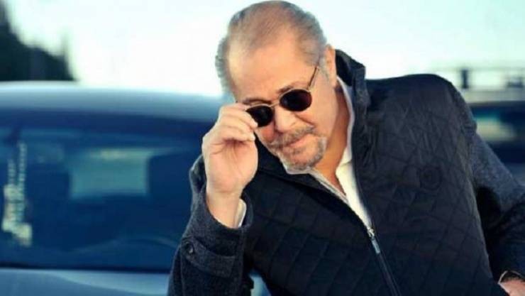 بالصور : الجمهور يتداول صور قبر محمود عبد العزيز وما قالته أرملته يثير ضجة!