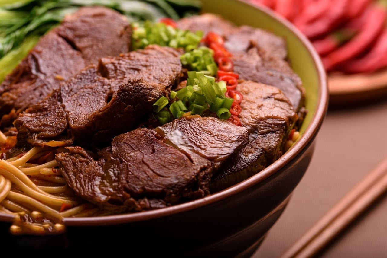 شرائح البقر بالفلفل الأحمر