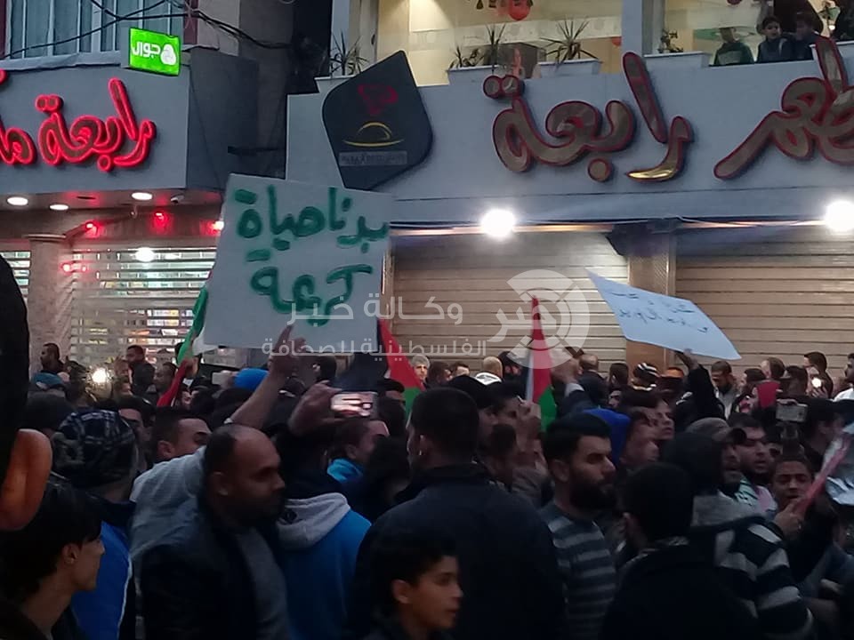 مسيرة حاشدة بجباليا احتجاجاً على تدهور الأوضاع الاقتصادية بغزة