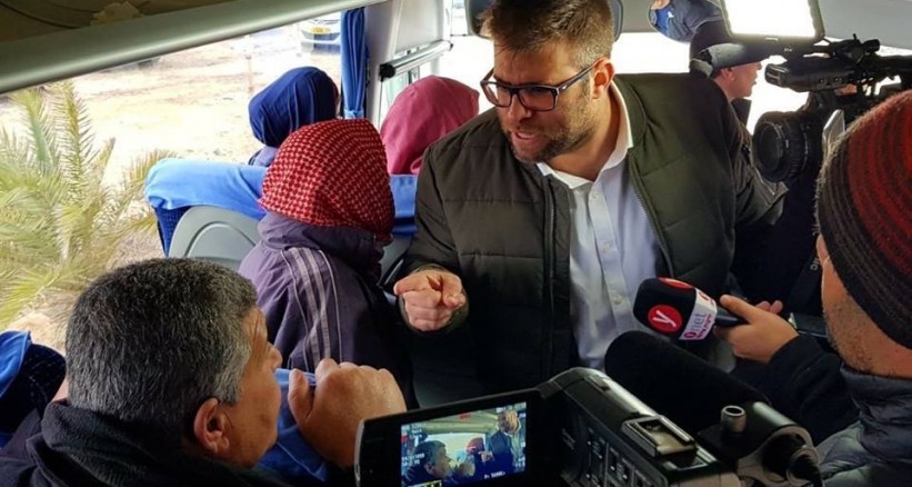 الصليب الأحمر يحمّل "إسرائيل" مسؤولية هجوم عضو كنيست على أهالي أسرى غزة