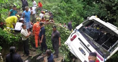 13 قتيل و3 إصابات إثر سقوط حافلة في نهر غرب الهند