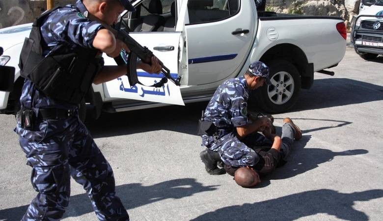 جنين: الشرطة تضبط مواد مخدرة وتكشف ملابسات حرق مركبة
