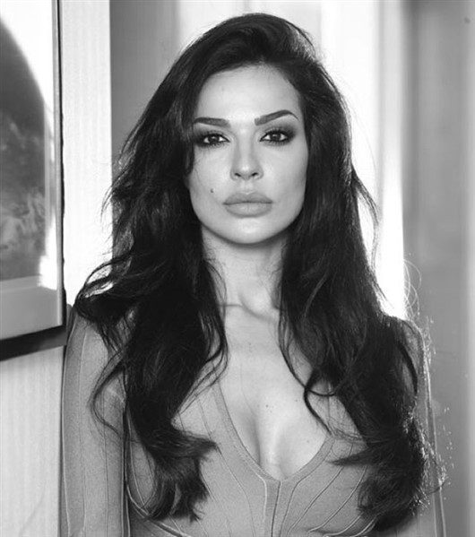 شاهد بالصور: أحدث إطلالات نادين نسيب نجيم الأكثر جاذبية على الإطلاق