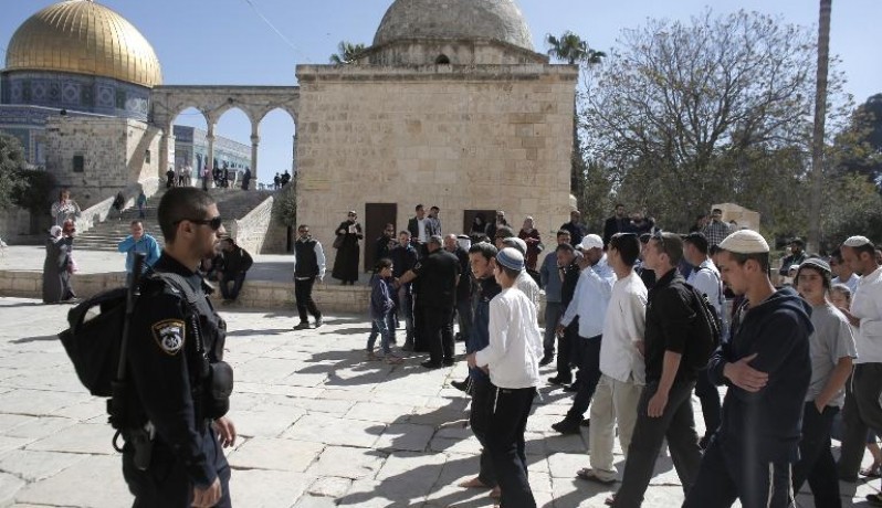 قطعان المستوطنين يجددون اقتحامهم المستفز للأقصى