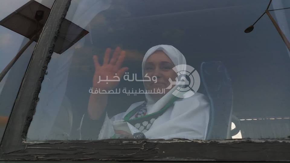 بالفيديو والصور: وكالة "خبر" ترصد مغادرة الفوج الأول من حجاج قطاع غزة عبر معبر رفح