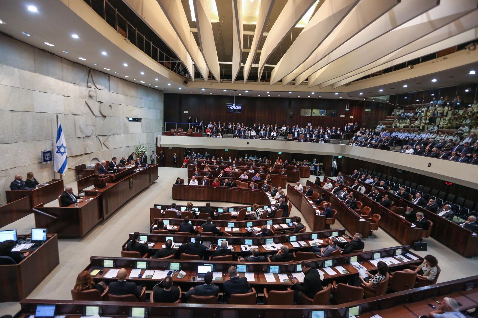 "مدار": الكنيست تعالج 156 قانوناً عنصرياً وداعماً للاحتلال والاستيطان 
