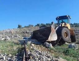 الاحتلال يشرع بتجريف الأراضي في محيط حاجز جبارة بطولكرم