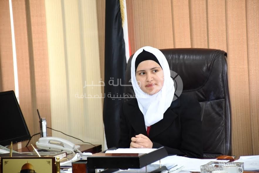 طالبة تتسلم مهام محافظ سلفيت ليوم واحد
