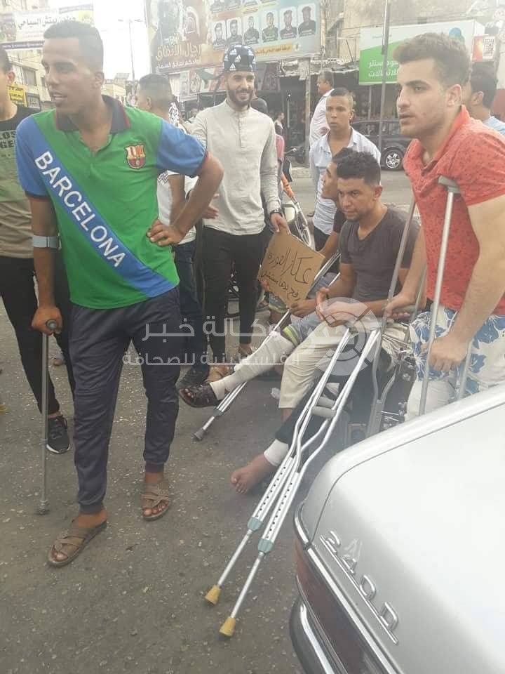 بالصور: وقفة احتجاجية لمصابي مسيرة العودة بـرفح
