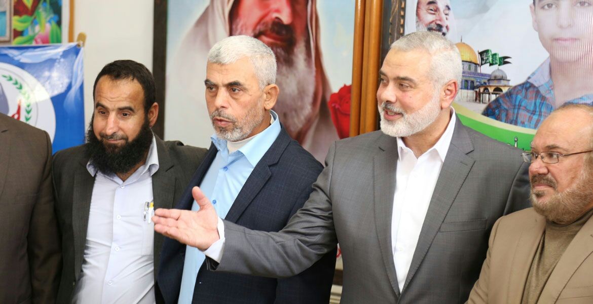 في ذكرى استشهاده.. هنية والسنوار يزورون بيت الشيخ ياسين