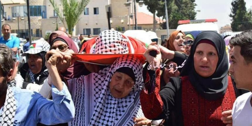 بالصور: جماهير رام الله تشيع جثمان الشهيدة الطفلة فاطمة حجيجي