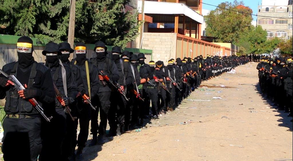 بالصور: الجناح العسكري لـ"فتح" ينعي أحد مقاتليه في غزة