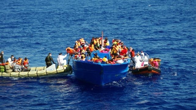 سفير فلسطين باليونان يتهم "حماس" بدعم عصابات تهريب الشباب من غزّة