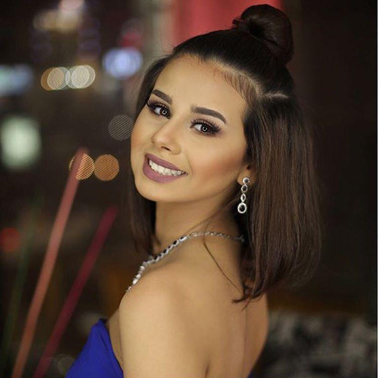 بالصور:منة عرفة تودع طفولتها بهذه الإطلالة ومشادة حادة مع والدتها أمام الجمهور