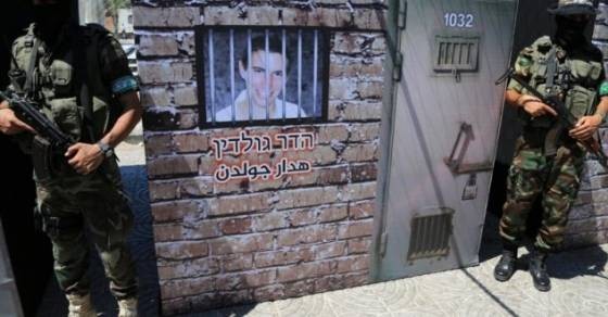 "كتائب القسام" توجّه رسالة لعائلة الجندي الأسير هدار جولدن