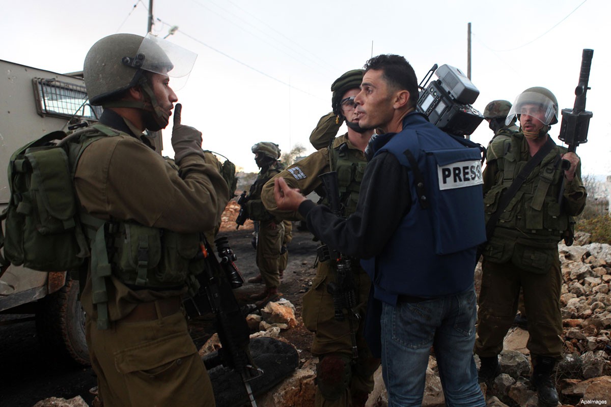 إصابة فتاة وصحفي واعتقال ناشط في القدس المحتلة
