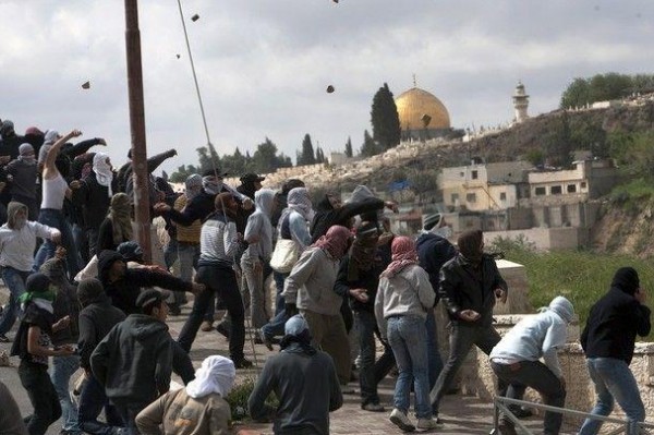 اندلاع مواجهات عنيفة بمحيط جامعة القدس في أبو ديس
