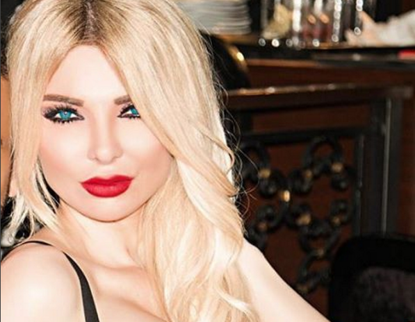 بالصور: ميريام كلينك تعود إلى لبنان من مصر برفقة شابين مفتولي العضلات