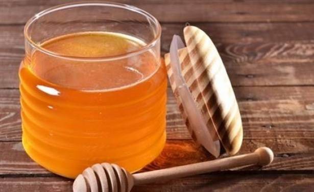 10 فوائد مدهشة للعسل على صحة الشعر والبشرة