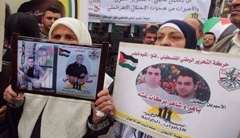 مخابرات جنين تكرم أسر الشهداء والأسرى في الجهاز