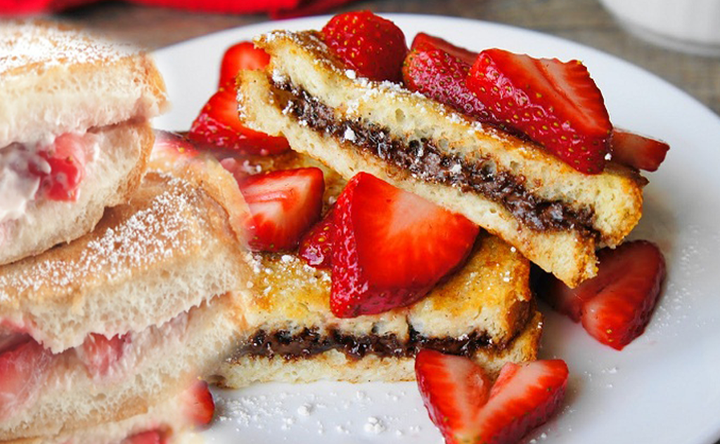 توست فرنسي بالشوكولاتة والفراولة