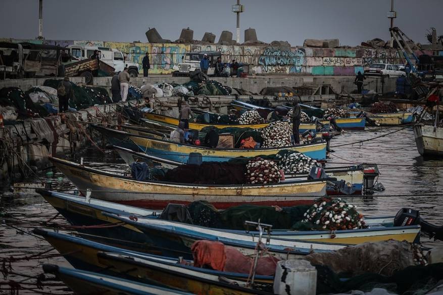 الاحتلال يستهدف الصيادين ومراكبهم شمال القطاع