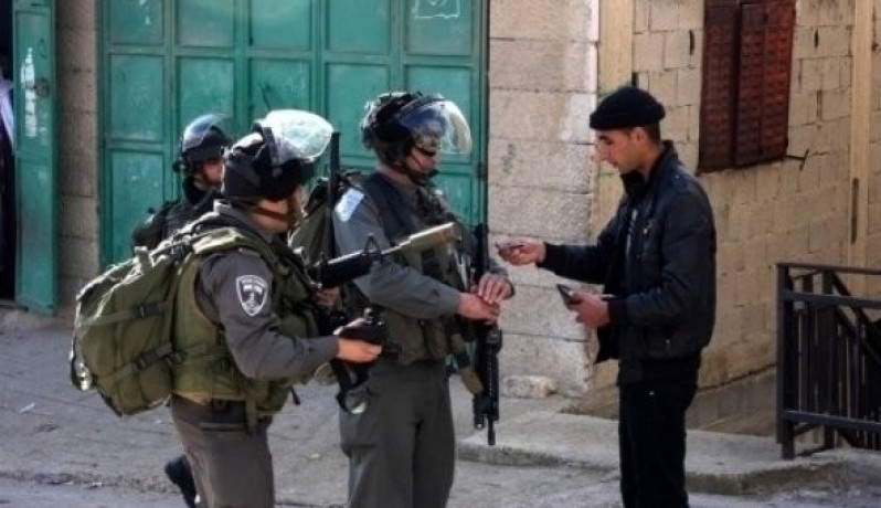 الاحتلال يستدعي 3 شبان من بيت أمر