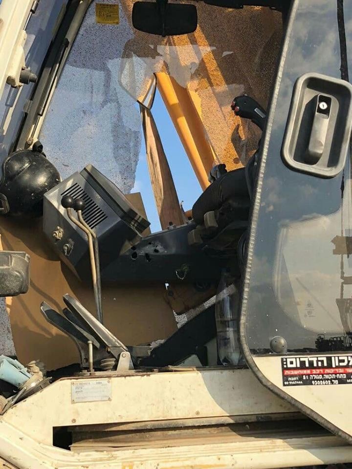 ويطلق النار صوب متظاهرين
