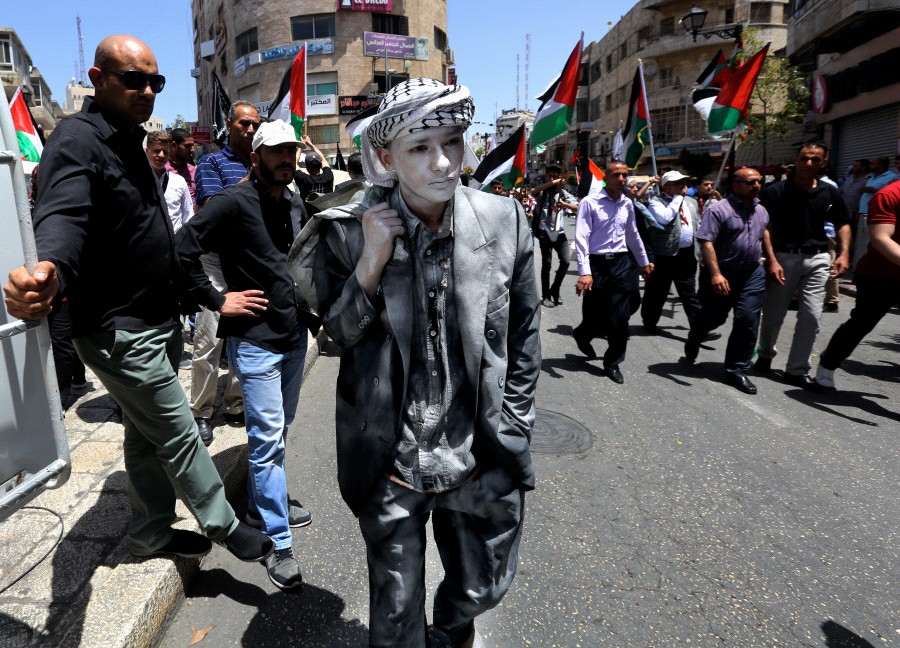 سبقه مسيرة انطلقت من ضريح أبو عمار