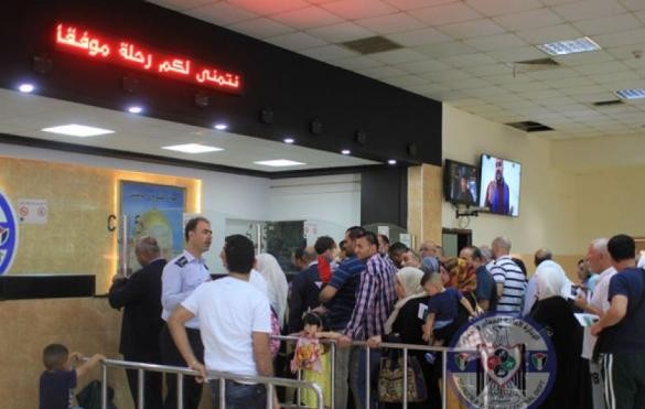الاحتلال يمنع "13" مواطناً من السفر عبر معبر الكرامة
