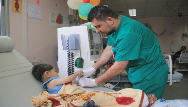 الصحة بغزة تحذر من تفاقم الأزمة الصحية وشح الأدوية