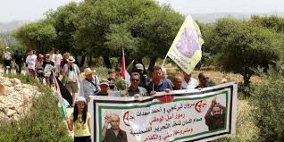 أهالي بلعين ينظمون مسيرة دعماً للأسرى