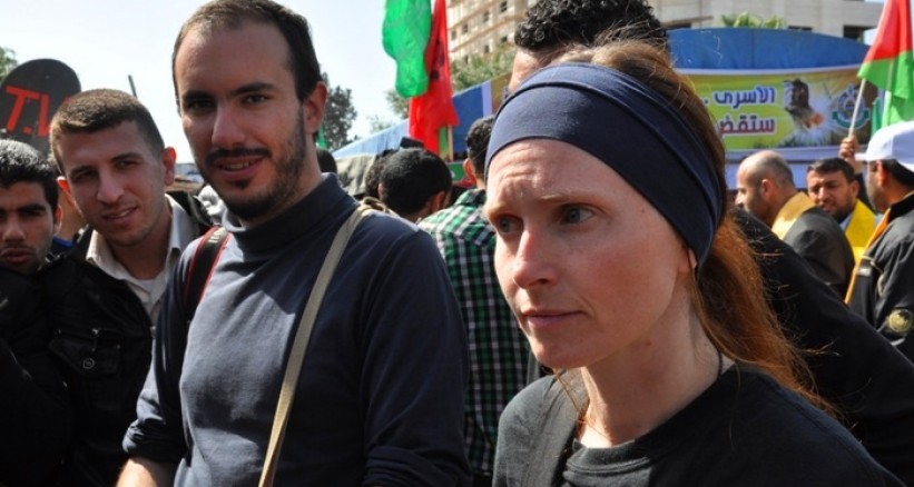 نادي الأسير يطلع متضامنين أجانب على أوضاع الأسرى وإضرابهم