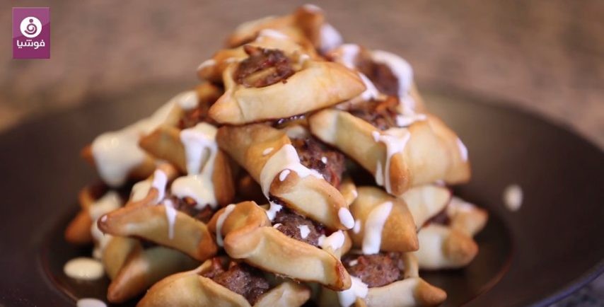 بالفيديو : طريقة تحضير صفيحة اللحم (لحم بعجين)