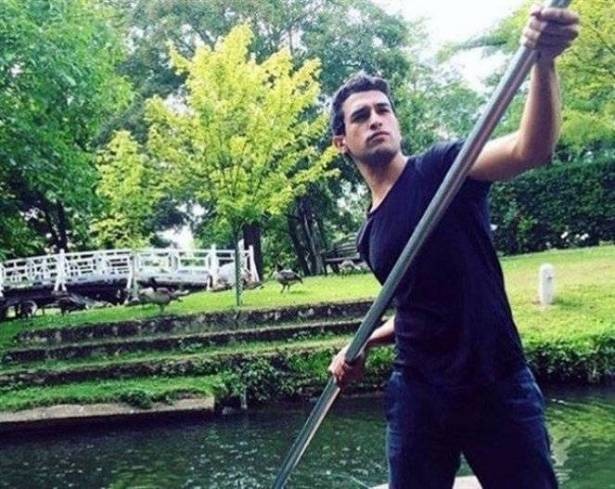 بالصور : لن تصدقوا هذا الشاب الوسيم هو حفيد أي فنانة عربية!