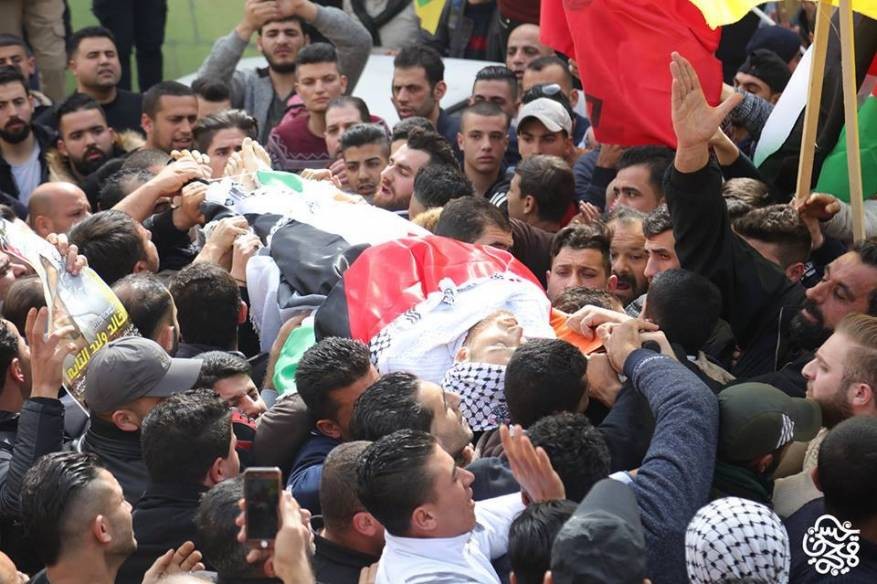 بالصور: جماهير نابلس تشيع جثمان الشهيد تايه 