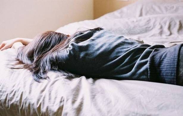 بالصور: بعد إنتشار فيلم إباحي لها.. فنانة عربية تعيش أزمة نفسية!