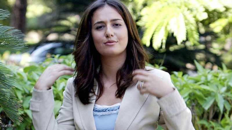 حلا شيحة تخلع الحجاب.. وتعود للتمثيل