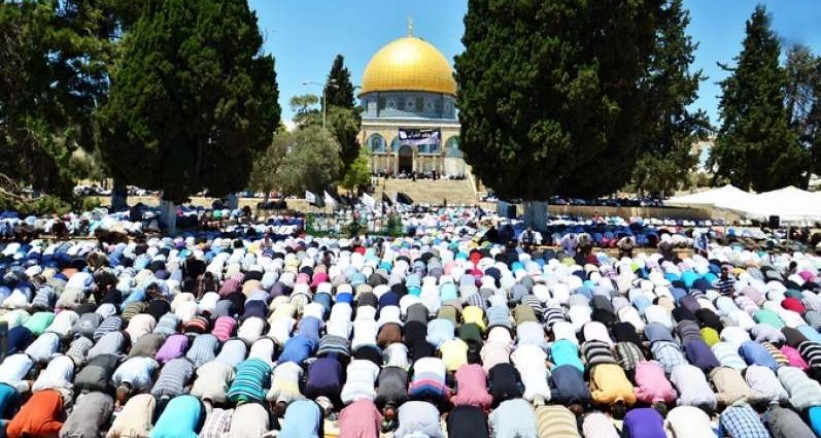دعوة لإغلاق مساجد القدس والتوجه لخطبة وصلاة الجمعة على بوابات الأقصى