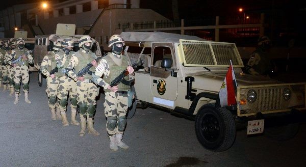 انتشار مكثف لوحدات الحيش المصري في ميادين القاهرة 