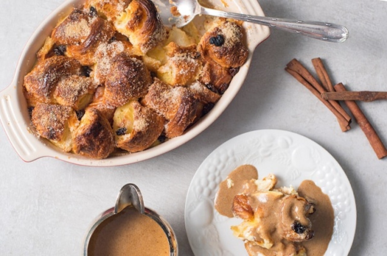 طريقة سهلة وسريعة لعمل كرواسون بالبودنج وصوص الكراميل